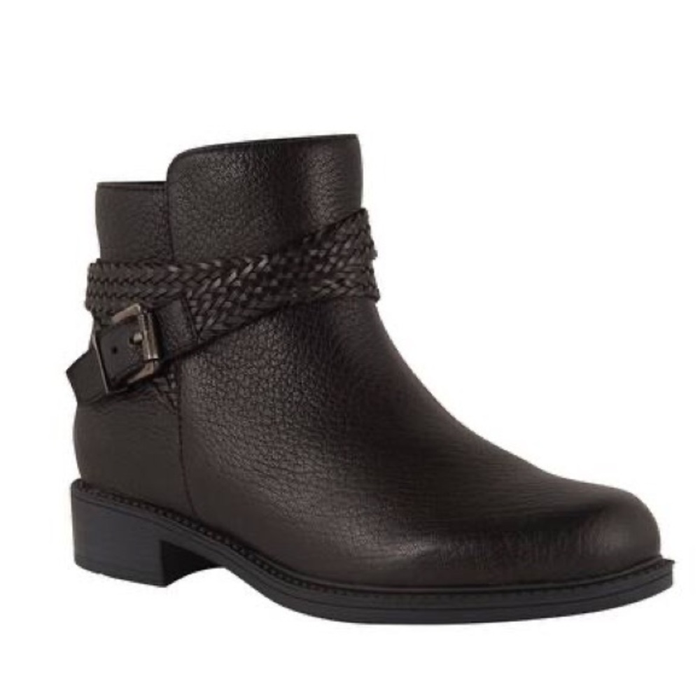 David Tate Skip Bootie Black Wide NWOT